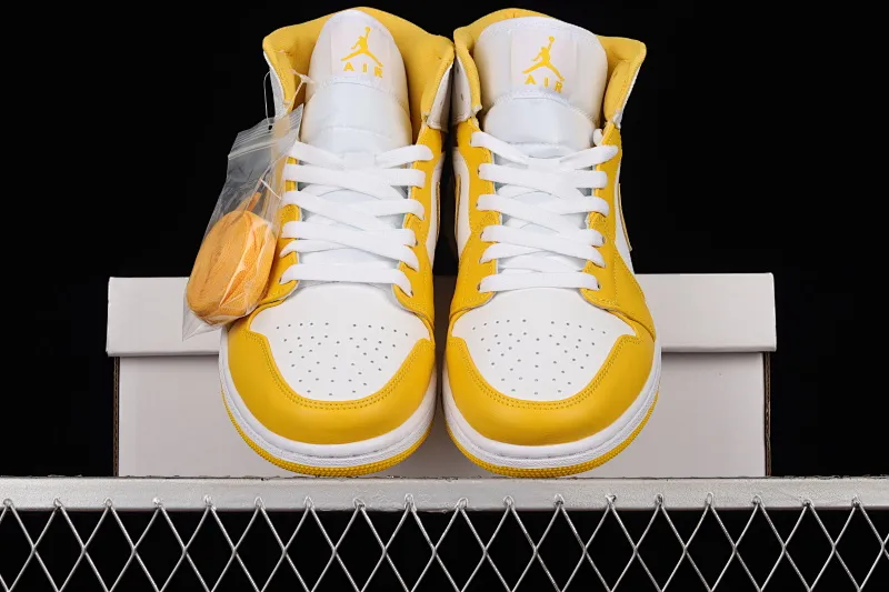 All categories Air Jordan Jordan series basketball shoes Air Jordan 1 Mid Air Jordan 1 Mid AJ1 Joe 1 white and yellow Zhongbang basketball shoes BQ6472-117